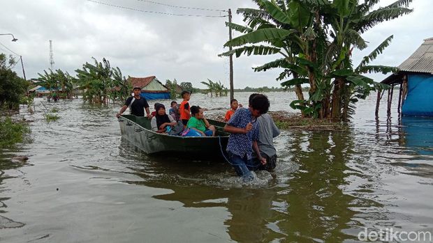 Kondisi banjir akibat meluapnya Sungai Wulan, Kudus, Senin (1/2/2021).