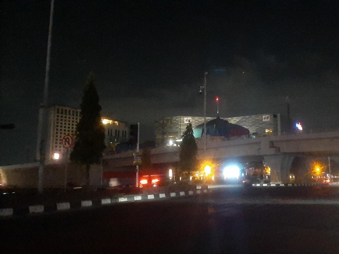 Kondisi lampu jalan utama Kota Pekanbaru yang padam