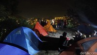 Di satu sisi kehadiran lampu-lampu ini mampu menyedot kunjungan wisatawan lokal datang ke Enrekang, menghasilkan efek domino, kata Ohe. 