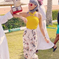 Aku sangat berhati-hati dengan menutupi dadaku dengan tangan, mengetahui bahwa di negara tersebut dilarang untuk bugil, dan bahkan aku mendapatkan ancaman dari haters, ucapnya, seperti dikutip Daily Star. Foto: Instagram