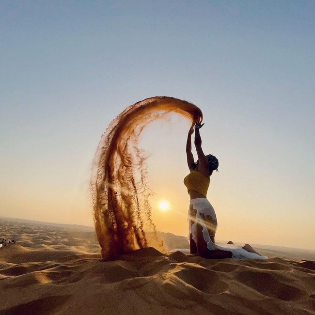 Luana kemudian dihujat bahwa pemotretan tersebut cabul dan dianggap dia tidak peka terhadap undang-undang negara seputar kode etik berpakaian.  Foto: Instagram