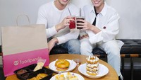 Bersama salah satu lawan mainnya, Earth unggah momen serunya saat makan bagel, donat hingga minuman bersoda. Foto: Instagram @theearthe