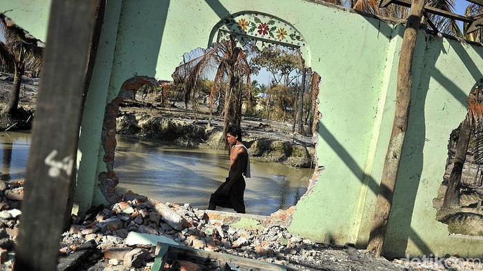 Aung San Suu Kyi  ditahan militer, masa partainya berkuasa ribuan warga Rohingya tepaksa meninggalkan kampung halamanya, simak lagi foto-fotonya.