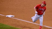 Los Angeles Angels mengontrak Mike Trout dengan gila, pada 2019. Sang pemain dikontrak sebesar 426 juta dolar AS selama 12 tahun, sejak 2019 hingga 2030. (Foto: Harry How/Getty Images/AFP)