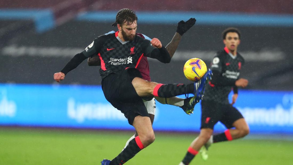 Nathaniel Phillips gemilang saat Liverpool mengalahkan West Ham United. (Foto: Getty Images/Clive Rose)