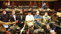 Hadir dalam acara tersebut hadir Ketum PAN Zulkifli Hasan, Ketua MPP PAN Hatta Rajasa, Ketua Dewan Kehormatan Soetrisno Bachir,  Sekjen PAN Eddy Soeparno dan Ketua Fraksi PAN DPR RI Saleh Daulay. Acara juga dihadiri seluruh Anggota Fraksi PAN DPR RI dan Pengurus DPP PAN.