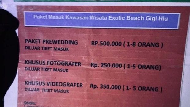 Harga tarif motret di Pantai Gigi Hiu, Lampung.
