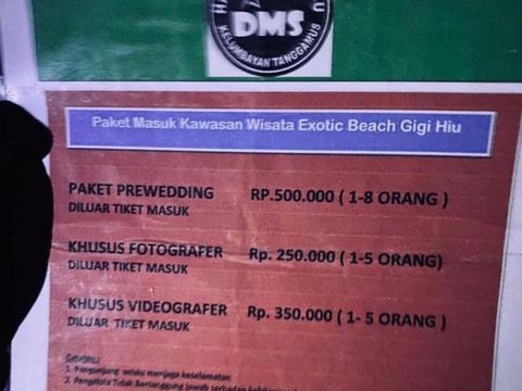 Harga tarif motret di Pantai Gigi Hiu, Lampung.
