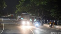 Kawasan itu kini jadi tempat nongkrong yang lebih manusiawi. Pada tahun 2016, lokasi-lokasi ini masih gelap dan belum ada penataan di trotoarnya.