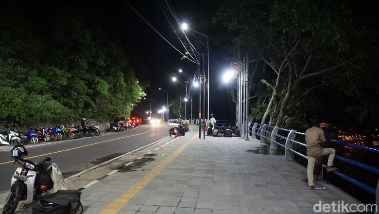 Pantai Senggigi, Batu Layar dan Mataram Pantai Senggigi, Batu Layar dan Mataram