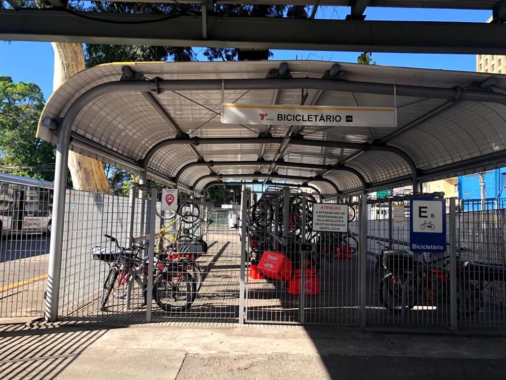 Parkir Sepeda di Sao Paolo Bus Station (Dok Faela Sufa/ITDP)