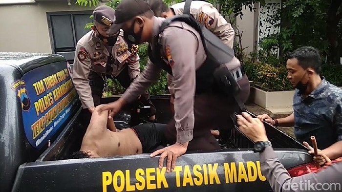 Pelaku saat diamankan polisi, Karanganyar, Senin (1/2/2021).