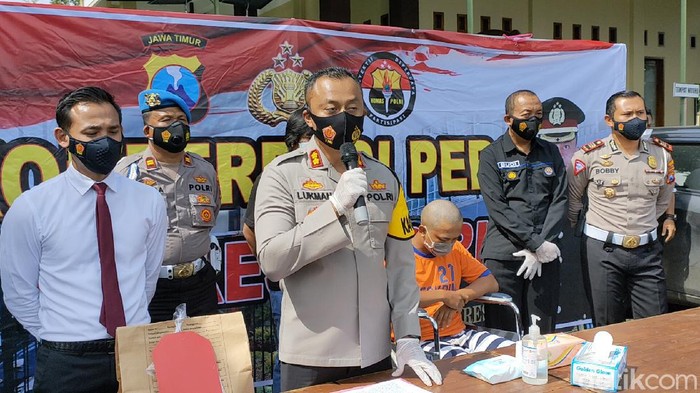 Pelaku kasus pembunuhan di Kediri yang membuang mayat korbannya ke parit sudah ditangkap. Lalu, mengapa ia nekat melakukan aksi pembunuhan.