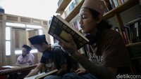 Tasawuf Underground merupakan komunitas yang aktif mengadakan pengajian jalanan.