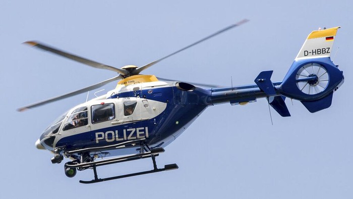 Kepolisian Jerman menangkap seornag pria yang mengaku sebagai petugas bandara. (Patrick Pleul/dpa via AP)