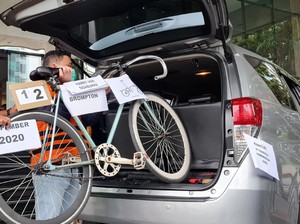 Rekonstruksi Kasus Bansos: Operator Ihsan Yunus Terima Rp 1,5 M-2 Brompton