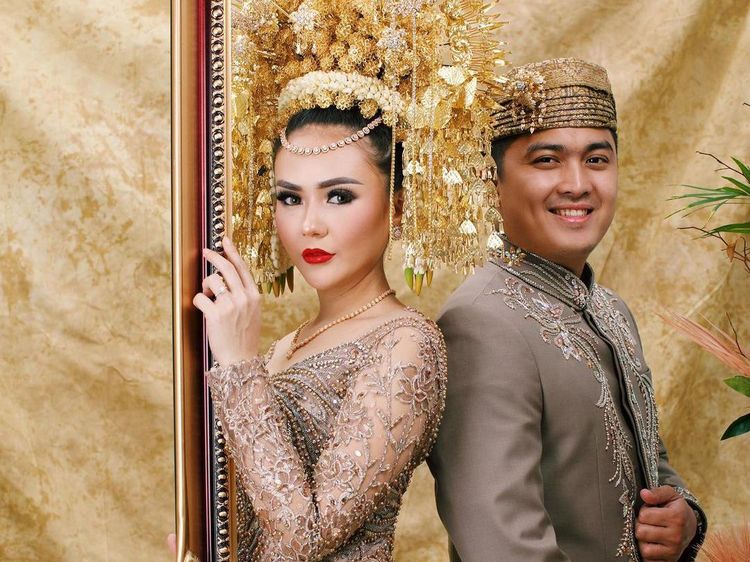 7 Foto BTS Pernikahan Sarah Gibson dan Diska