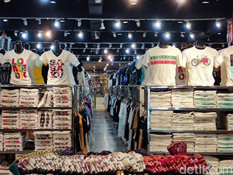 Rupa Toko Suvenir yang Dulu Begitu Ramai, Kini AC-nya Pun Mati