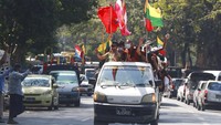 Seperti dilansir Reuters, Senin (1/2/2021), militer Myanmar dalam pernyataan via televisi miliknya, Myawaddy Television, mengumumkan pihaknya mengambil alih kekuasaan dan menetapkan masa darurat selama satu tahun ke depan. Militer juga mengumumkan bahwa kekuasaan telah diserahkan kepada Jenderal Min Aung Hlaing sebagai Panglima Militer Myanmar. AP Photo/Thein Zaw  