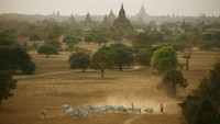 Dari sisi pariwisata, dulu negara ini Burma dan sekarang menjadi Myanmar. Myanmar sempat bergerilya untuk mengembangkan pariwisatanya. Getty Images/Paula Bronstein  