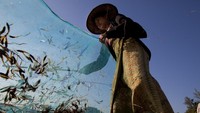 Pemerintah Myanmar saat itu berjanji akan akan memfasilitasi wisatawan dengan akses yang lebih mudah. Tentu saja langkah ini dibuat agar nama Myanmar semakin dikenal oleh dunia. Getty Images/Paula Bronstein  