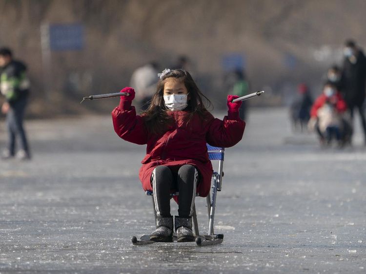 Serunya Seluncur Naik Kursi di China