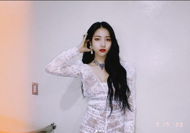 Hingga saat ini baik Sowon maupun label Source Music belum menanggapi kecaman terkait fotonya tersebut. Foto: Instagram/@onedayxne