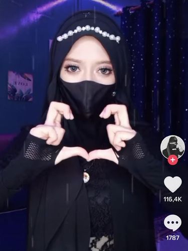 Wanita Berhijab Ini Viral Di Tiktok Bukan Karena Joget Tapi Goyang Jari