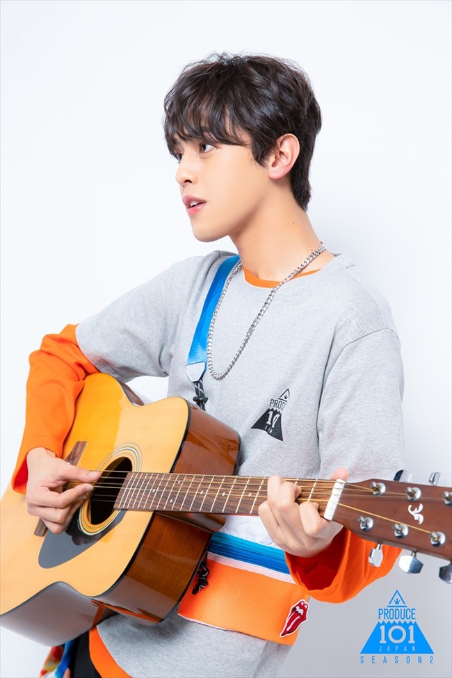 Selain hobi makan dan travelling, Toma Nakamura juga hobi menyanyi dan main gitar. Video dirinya menyanyikan lagu Shape of You milik Ed Sheeran beredar di Twitter dan telah ditonton 14,5 ribu kali. Foto: Twitter