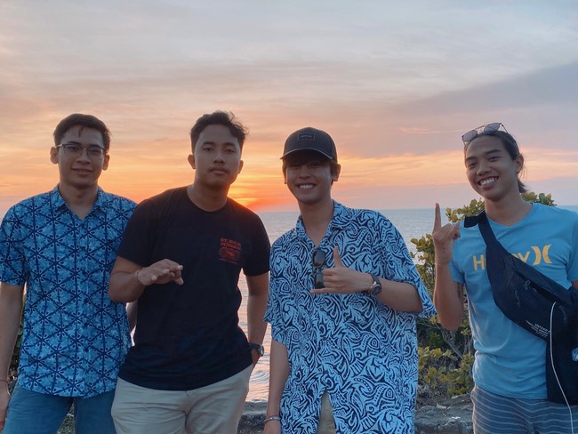 Tinggal jauh dari rumah, Toma Nakamura mengungkap ia sering menelpon keluarganya yang menetap di Bali sebelum tidur. Foto: Twitter