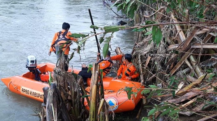 Upaya pencarian Didik Nur Hadi di Sungai Sengkarang Pekalongan