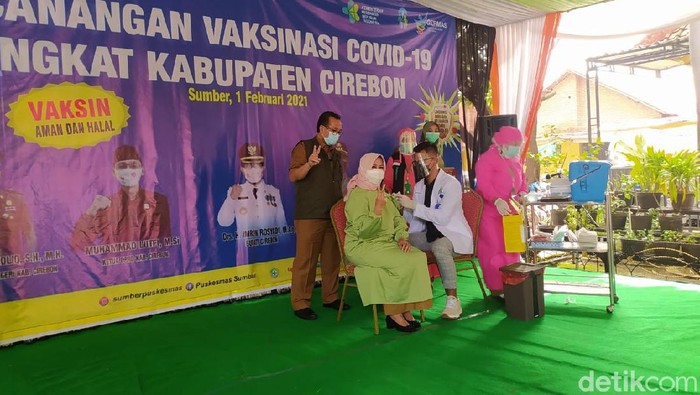 Vaksinasi di Cirebon