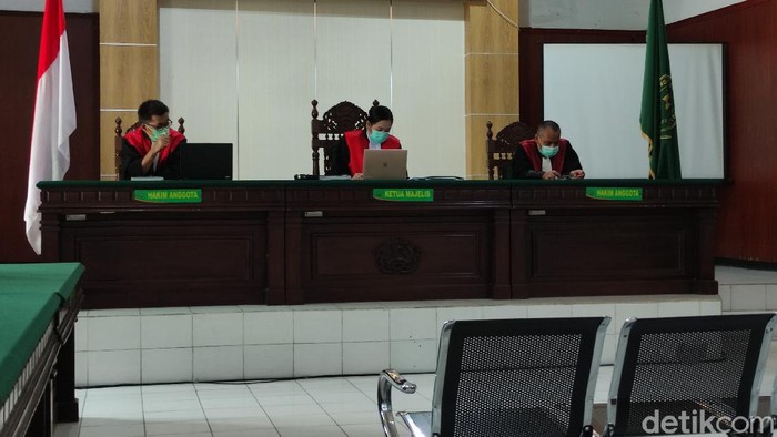 via vallen sidang pembakaran mobil
