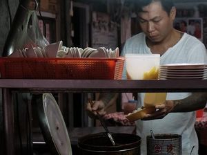 Crazy Rich Surabaya Borong Nasgor Rp 2 Juta dan Mantan Preman Jual Makanan