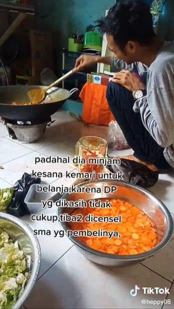 Pria Ini Nangis Karena 60 Pesanan Nasi Kotak Dibatalkan