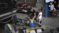 Akrobat motor tengah menjadi olahraga yang sedang naik daun di Venezuela. Banyak orang yang bangga dengan sepeda motor yang mereka andalkan untuk bekerja atau mencari nafkah.