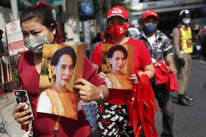 Militer Myanmar melakukan kudeta dan menahan Aung San Suu Kyi. Aksi ini medapat protes di sejumlah negara.
