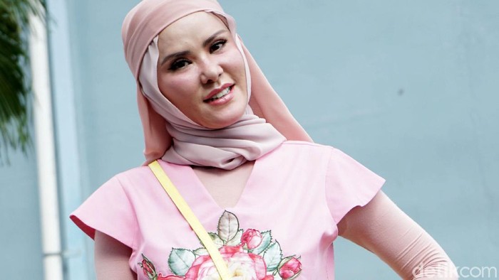 Angel Lelga saat ditemui di kawasan studio Trans TV.