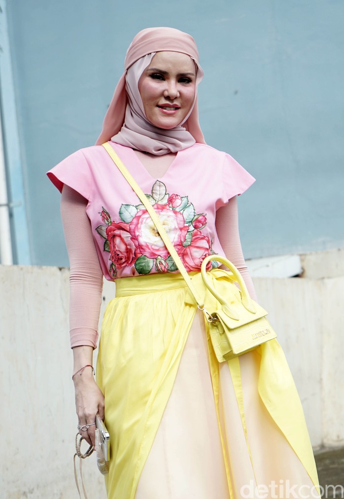 Angel Lelga Angel Lelga saat ditemui di kawasan studio Trans TV.