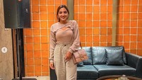 Penampilan Ashanty sempat dikritik para netizen karena dianggap terlalu seksi. Lalu foto mana sajakah yang paling disukai oleh netizen? Dok. Instagram/ashanty_ash