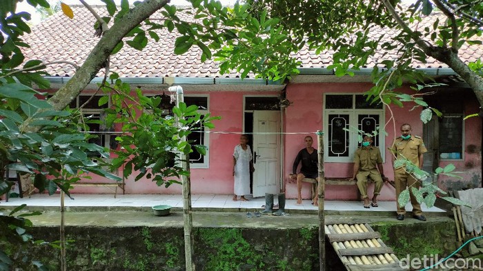 Cerita warga yang masih bertahan di desa mati Majalengka