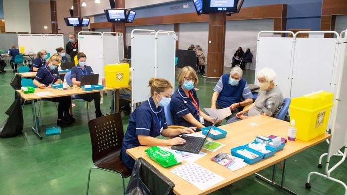Deretan Negara ini Ubah Ruang Publik Jadi Tempat Vaksinasi Corona - Foto 3