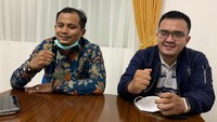 Abu Janda diperiksa penyidik Direktorat Tindak Pidana Siber (Dittipidsiber) Bareskrim Polri terkait kasus ujaran kebencian ucapan Islam Arogan. Ada sekitar 50 pertanyaan yang dilontarkan penyidik padanya. Statemen Abu Janda di media sosial dianggap sangat mengganggu dan meresahkan masyarakat. Foto: dok. MMP