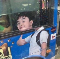 Mungkin lain kali sebelum memasang iklannya lebih baik diperhatikan dulu agar letaknya bisa pas. Kalau gini kan kasihan, kepala anaknya jadi kayak kepisah gitu. Foto: Reddit