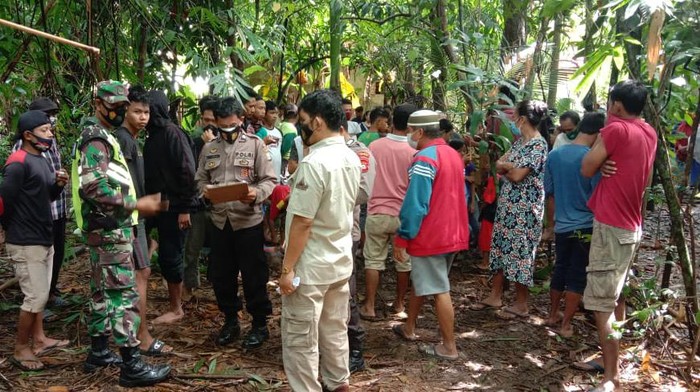Foto penemuan mayat di sebuah sumur di Gowa, Sulsel (dok. Istimewa).