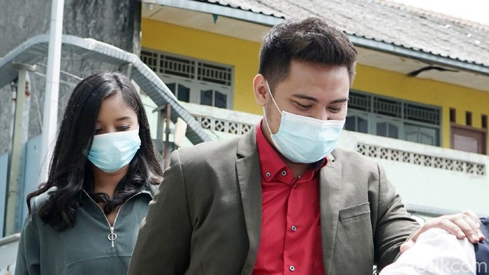 Galih Ginanjar dan Sabrina saat ditemui di kawasan studio Trans TV.