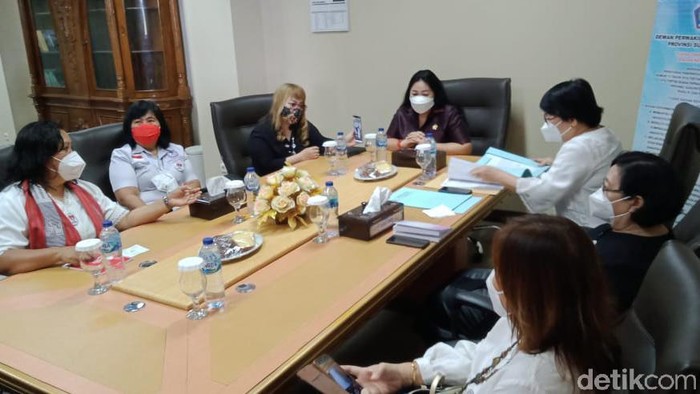 Skandal perselingkuhan Wakil Ketua DPRD Sulawesi Utara (Sulut), James Arthur Kojongian (JAK), memicu reaksi publik.