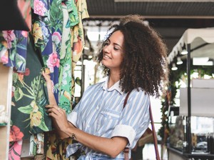 Pelaku Thrifting Malang Sambat Larangan Impor Pakaian Bekas