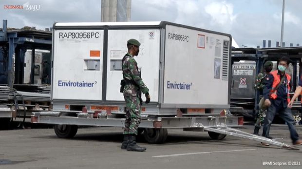 Kedatangan Vaksin Tahap Keempat, Bandara Internasional Soekarno Hatta, 2 Februari 2021. (Tangkapan Layar Youtube Sekretariat Presiden)