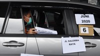 KPK menggelar rekonstruksi yang menghadirkan ketiga tersangka yakni Pejabat Pembuat Komitmen di Kementerian Sosial Adi Wahyono dan Matheus Joko Santoso serta pihak swasta Harry Sidabuke.
